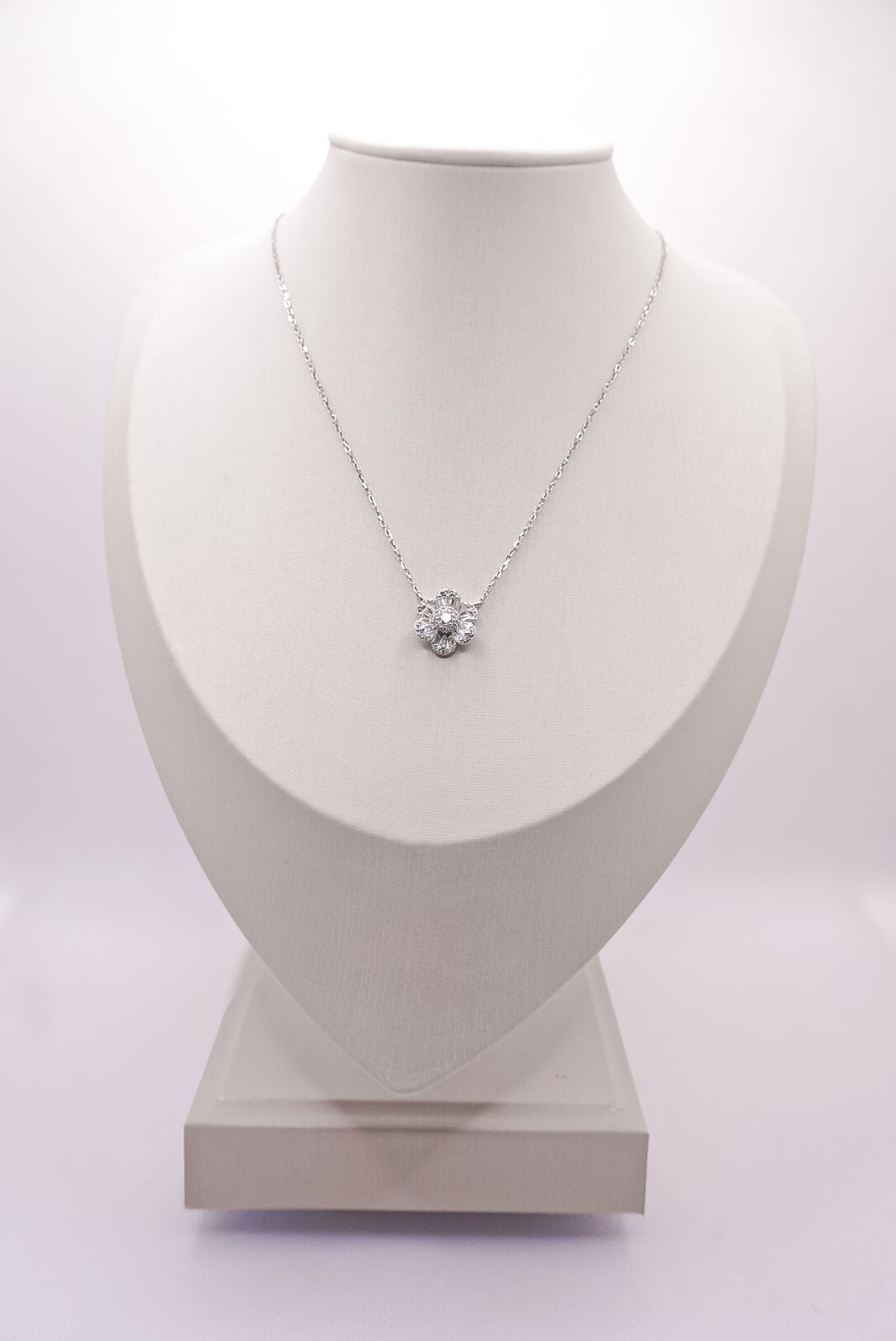 Kew Glow Flower Necklace