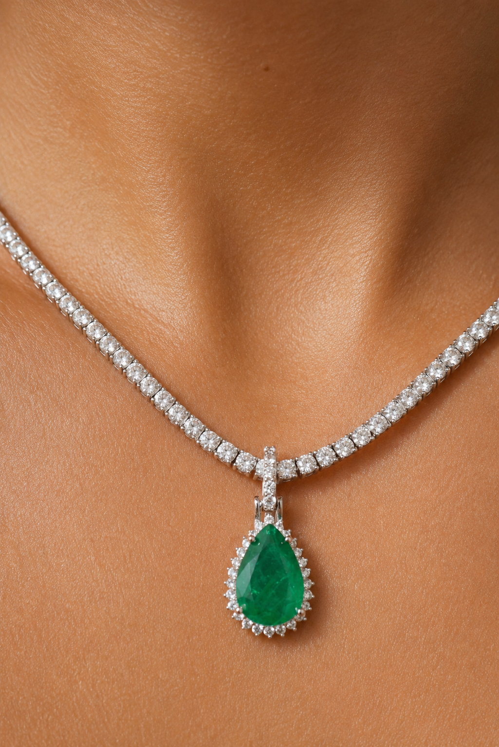 Belgravia Emerald Necklace Pendant | Emerald Lab Grown