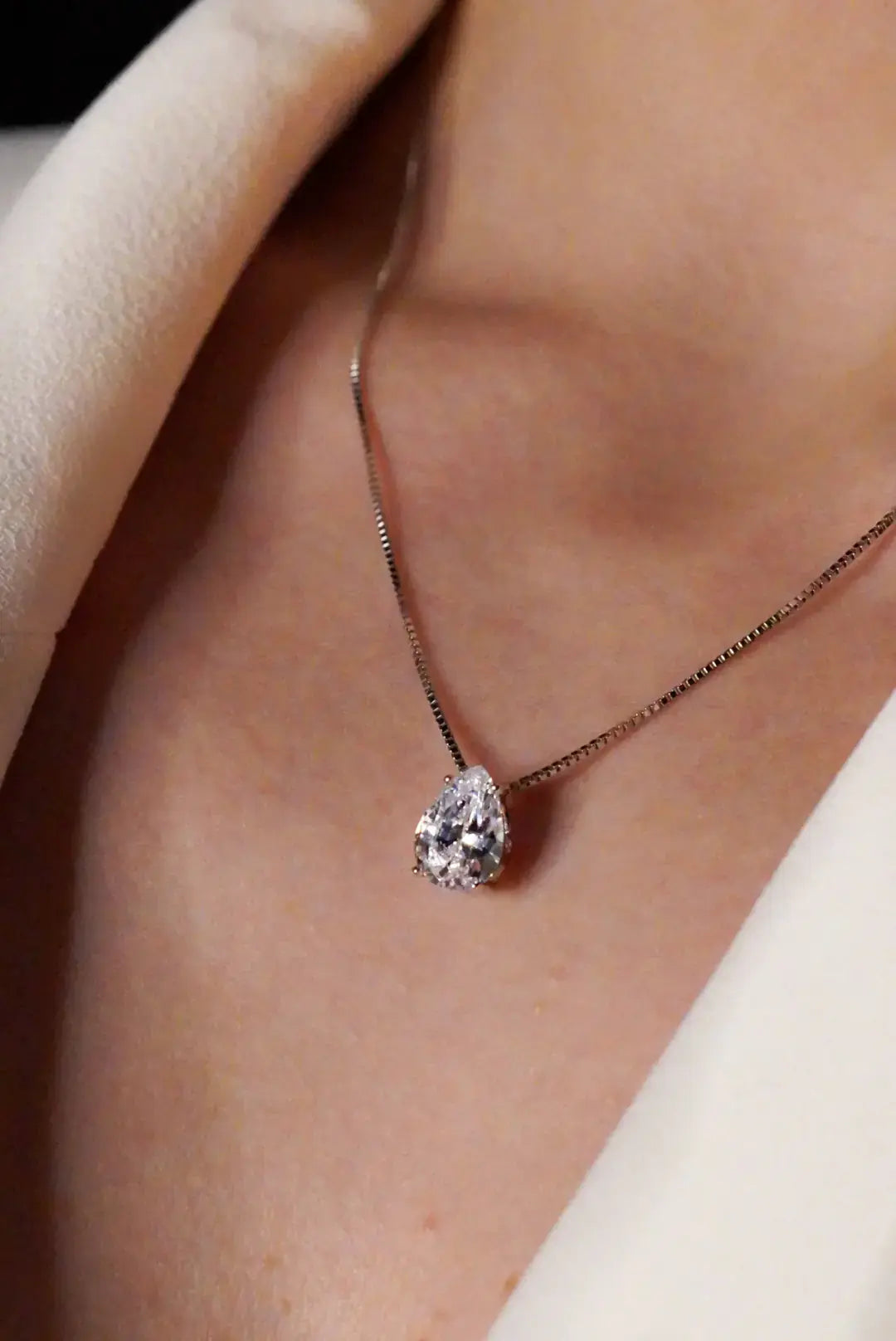 Lumière Teardrop Necklace