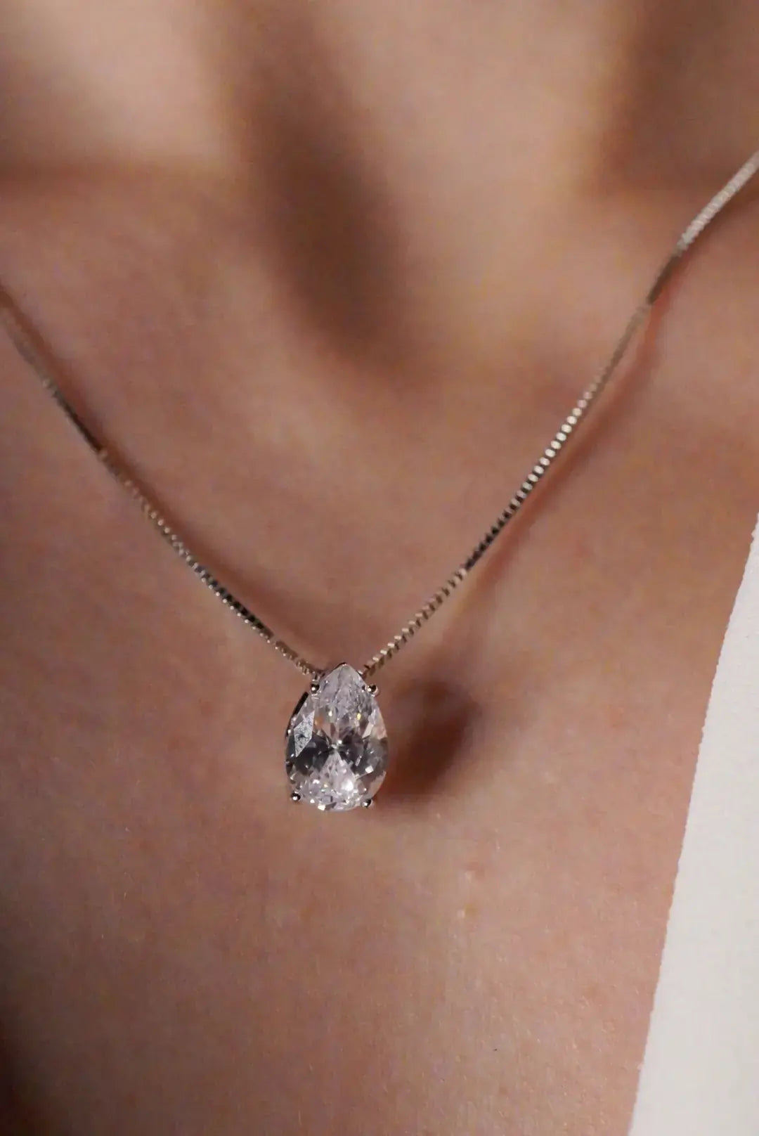 Lumière Teardrop Necklace