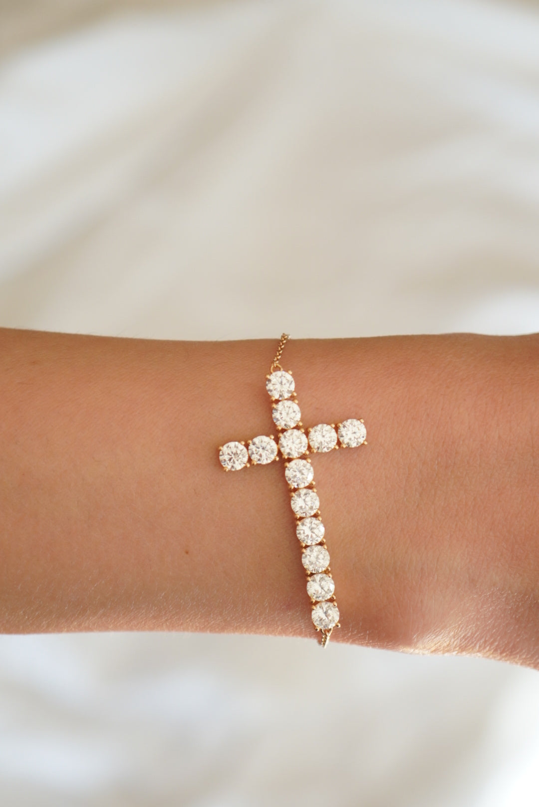 Windsor Cross Radiance Bracelet — 18k Gold